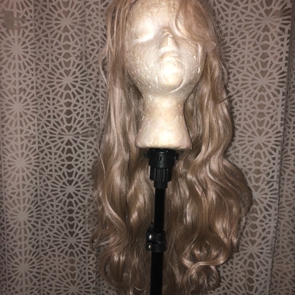 ?KaPima 22” GOLDEN BLONDE LACEFRONT GLUE-LESS WIG main image 6